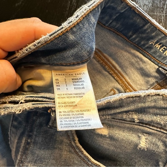 American Eagle Size 2 Hi Rise Jegging Cropped Destroyed Holes Trendy - Picture 5 of 8